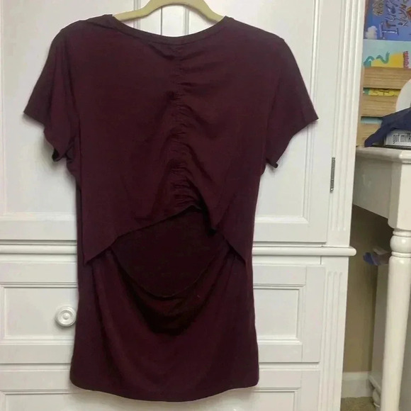 Athleta Women's Encore Plum Crewneck Athletic Tee Top Size medium - Picture 3 of 10